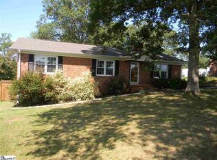129 Pine Ridge Dr, Greer, SC 29651