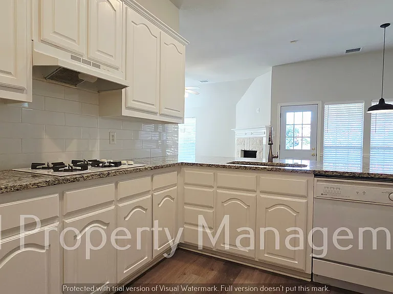 3305 Woodbluff Ln — Photo 14