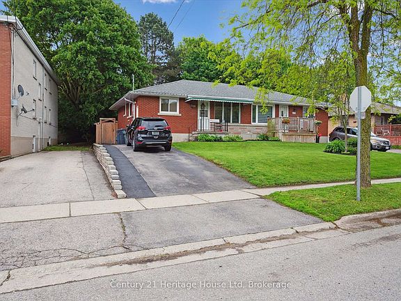 3rd image of 131 Waverley Dr