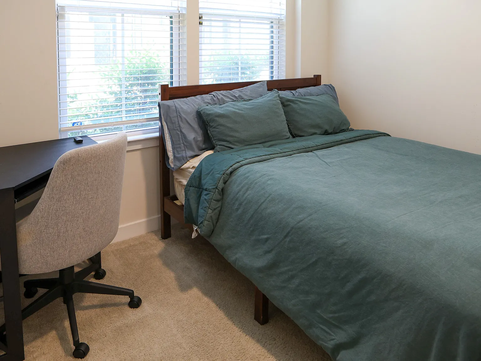 3 bed, 3.5 bath, 1624 sqft, $3,000 — Photo 4