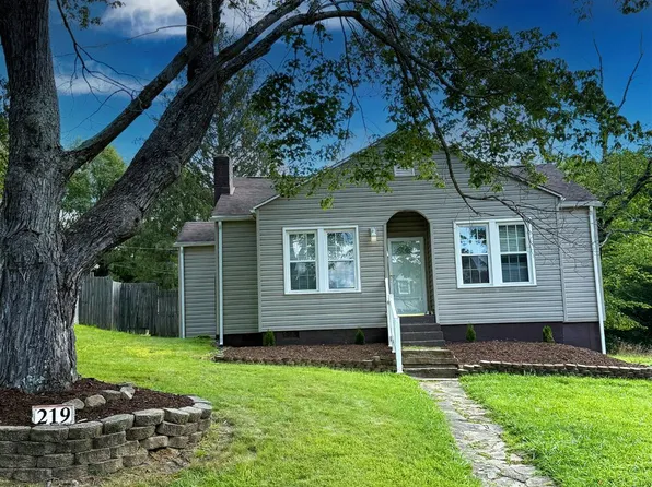 219 Bluestone Rd, Mount Hope, WV 25880