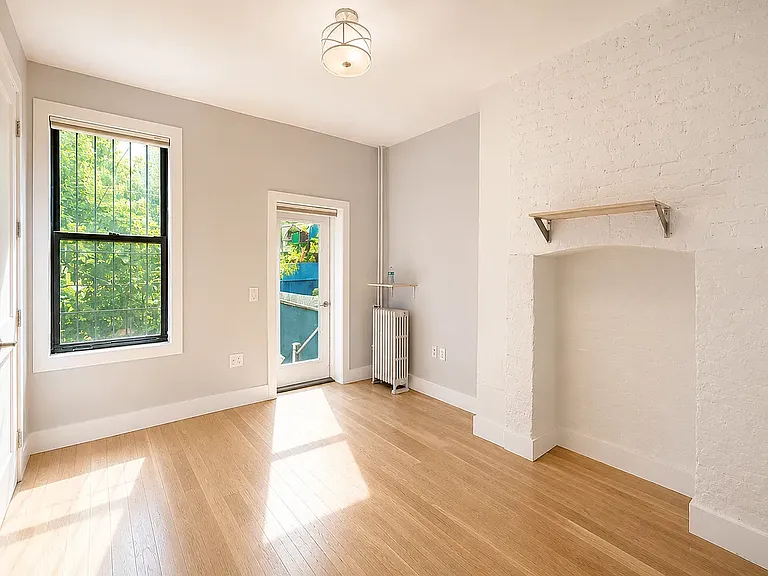 285 Bleecker St #1R — Photo 7
