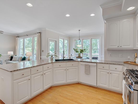 5th image of 116 Ashworth Dr