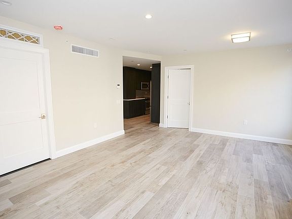 4th image of 3177 37th St APT 3A