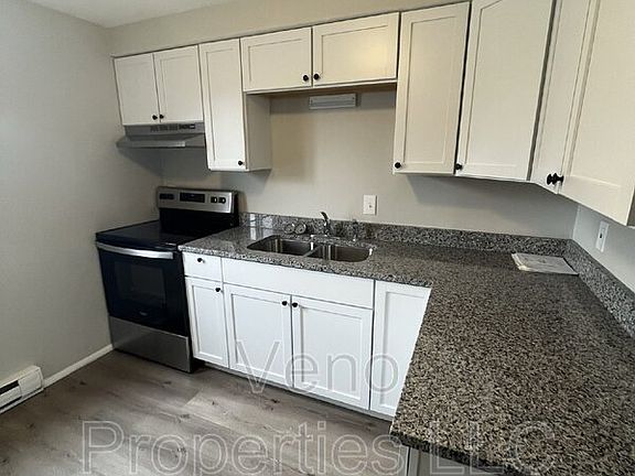2nd image of 40 McIntyre St Unit C3