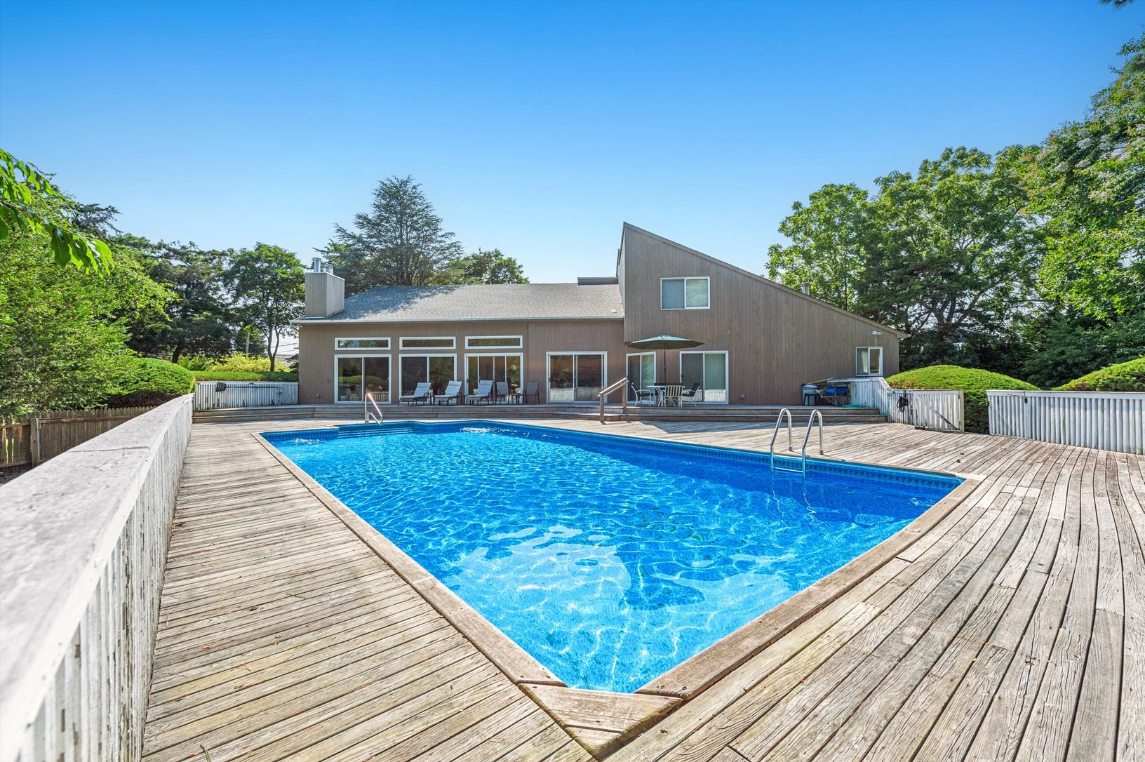  41 Sunset Ave, East Quogue