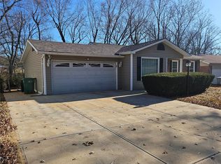 11790 El Camara Dr, Florissant, MO 63033