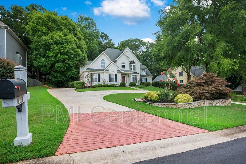 4 bed, 2.5 bath, 2660 sqft, $3,500 — Photo 3
