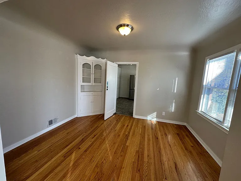 465 Wilson Ave — Photo 5
