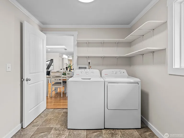 9528 Woods Pl — Photo 12