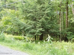 705 Cedar Ln, Cresco, PA 18325