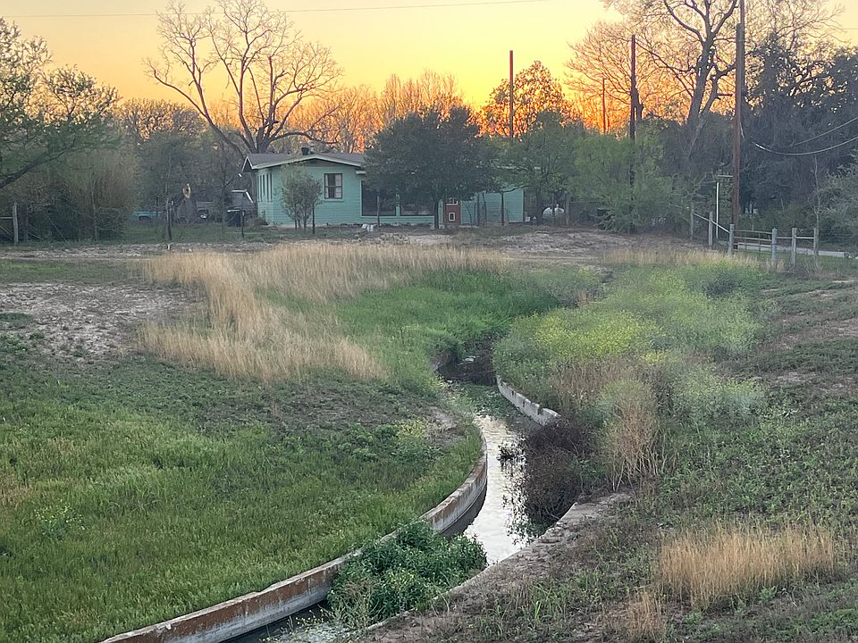 1st image of 1914 E Pyron Ave