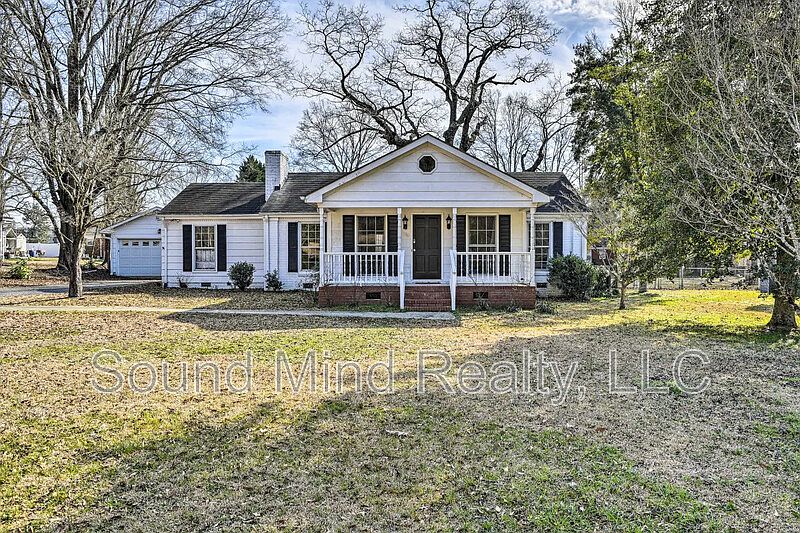 1st image of 144 Parkwood Cir