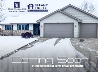 N1698 Schroeder Farm Dr, Greenville, WI 54942