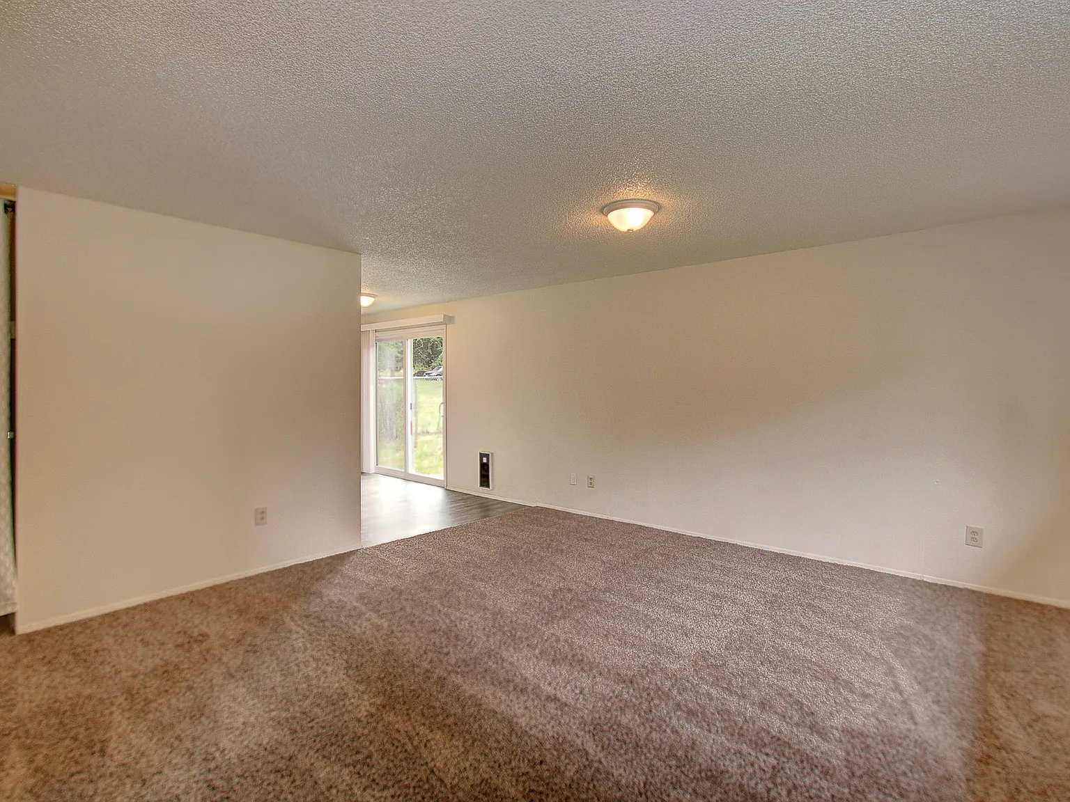 2 bed, 850 sqft, $1,615 — Photo 4