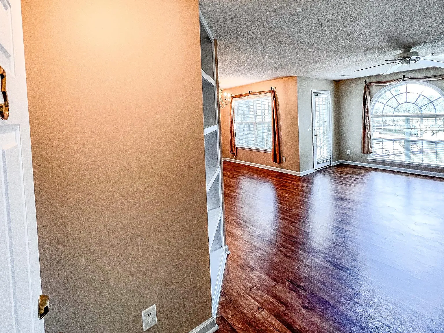 923 Scholastic Ct — Photo 4