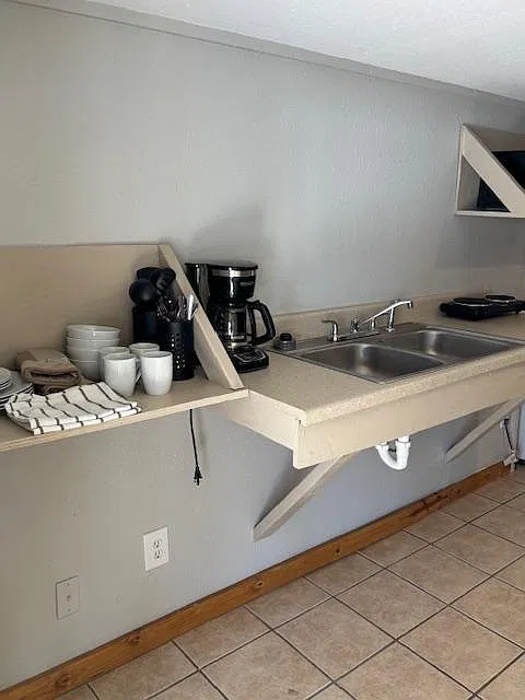 339 S Whitney St — Photo 4