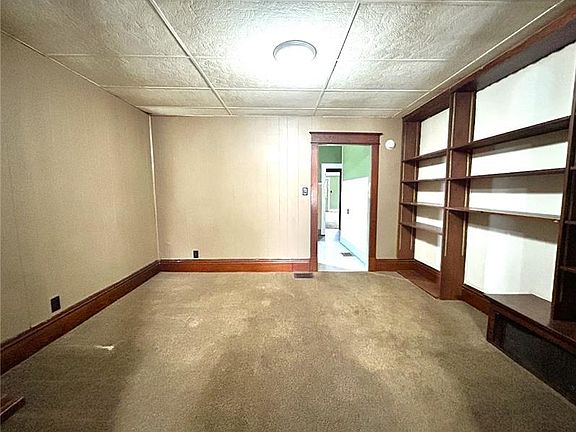 5th image of 214 W Warren St