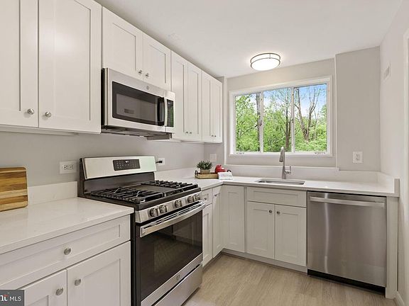 3rd image of 10513 Montrose Ave APT 2