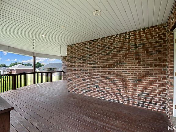5th image of 429 Diana St