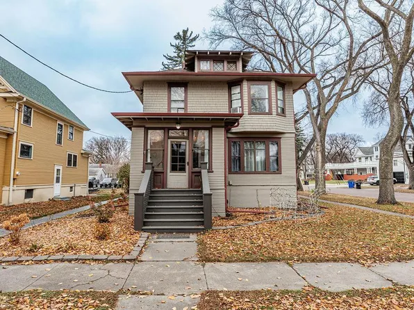 1046 5th St N, Fargo, ND 58102