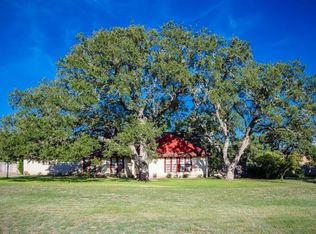 207 Pin Oak Dr, Mountain City, TX 78610