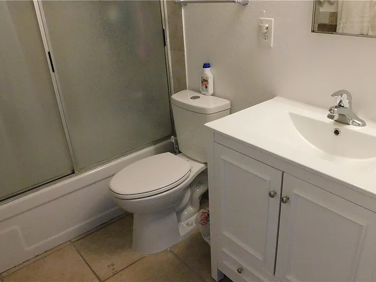 565 S Royal Crest Cir #13 — Photo 17