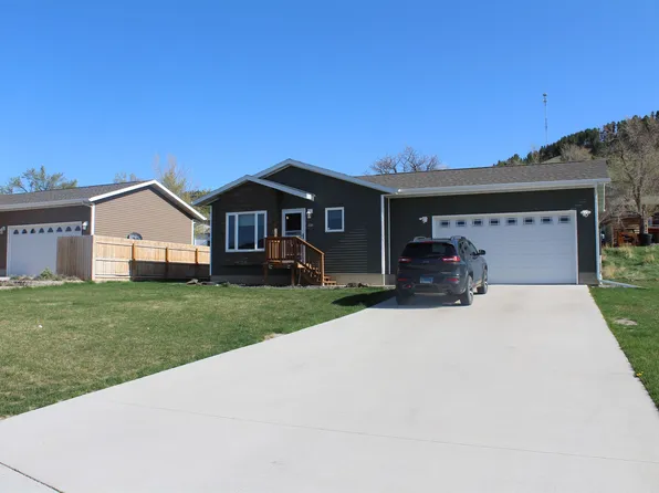 1415 Woodland Dr, Sturgis, SD 57785