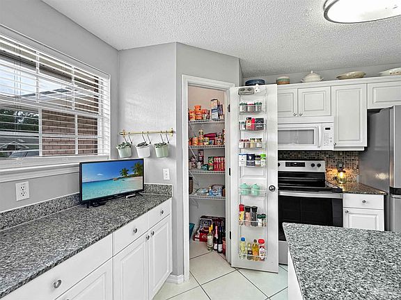 3rd image of 5226 Deer Creek Dr