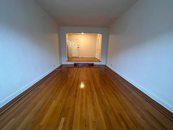 3rd image of 6911 Yellowstone Blvd APT A33