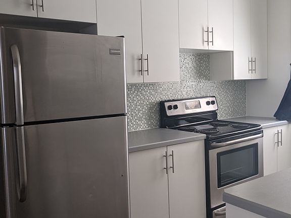 4th image of 2135 Halifax St