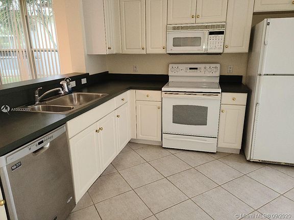 4th image of 1871 SW Willowbend Ln #1871