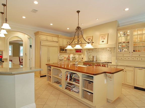 3rd image of 4620 W Sunset Blvd