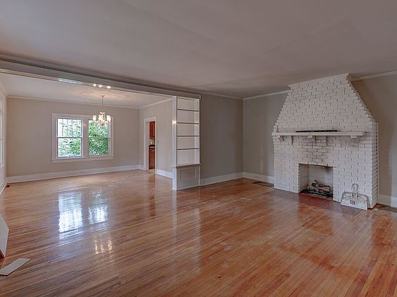 4th image of 900 Young Ave
