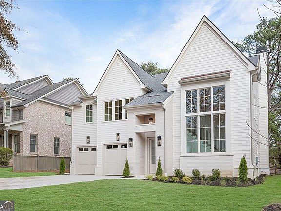 3rd image of 2991 Surrey Ln