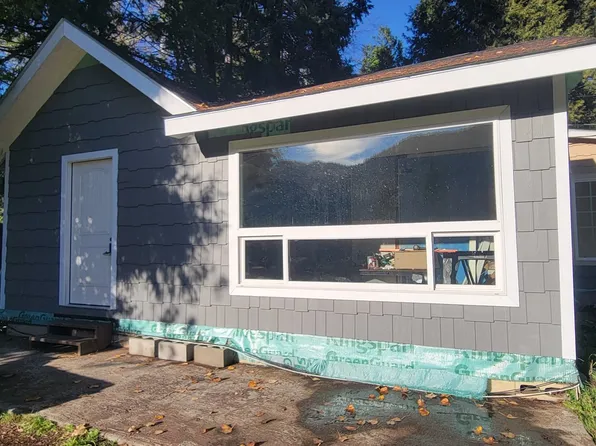 48115 Y Dr, Oakridge, OR 97463