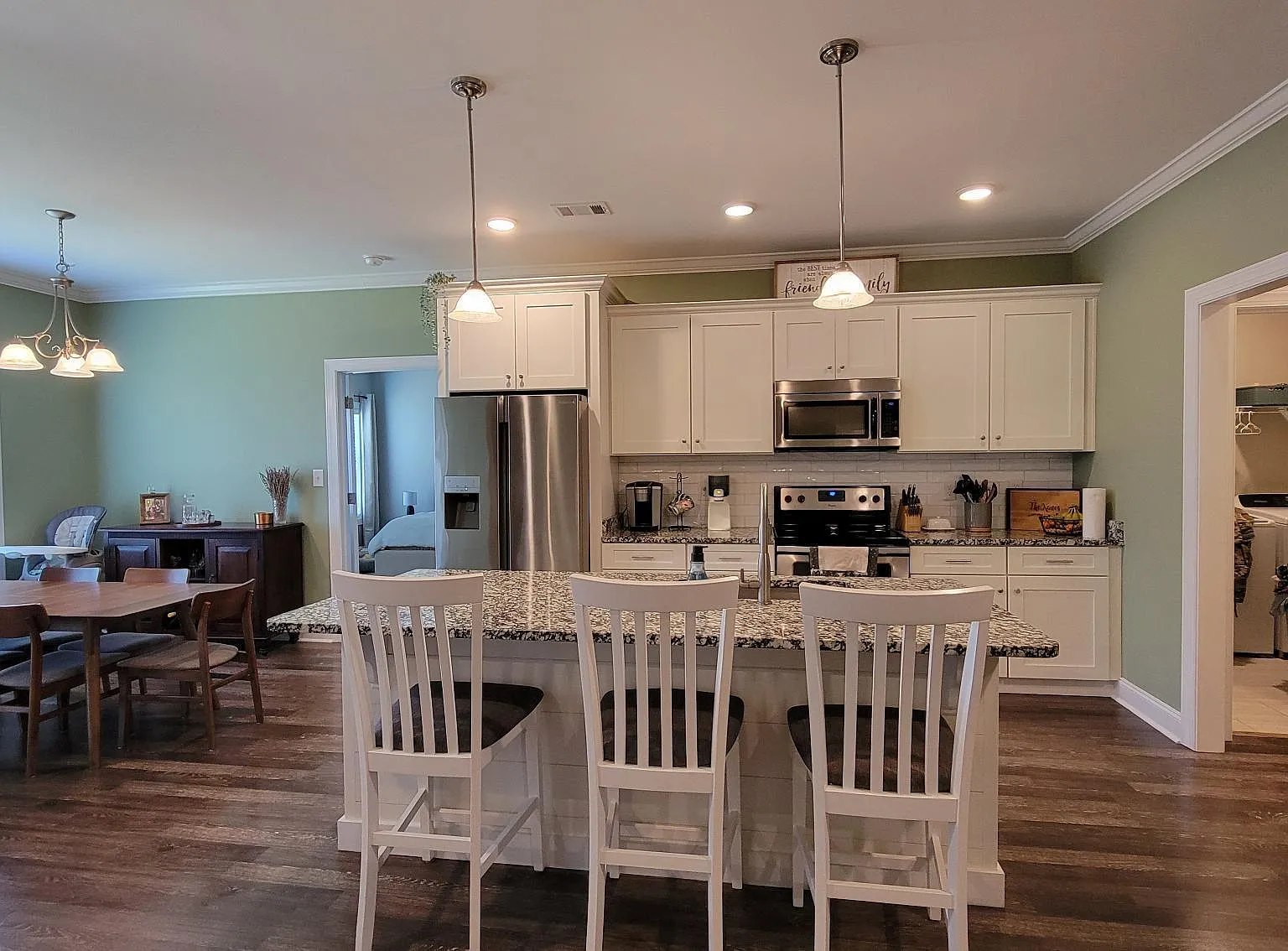 4 bed, 2.0 bath, 1792 sqft, $2,200 — Photo 4