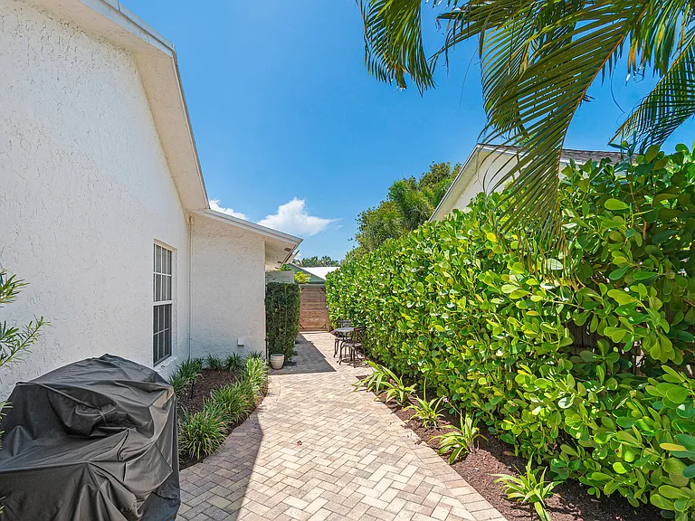 1401 Hummingbird Dr — Photo 32
