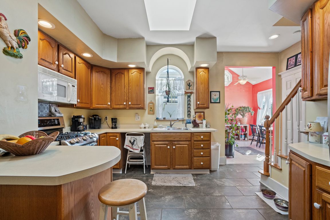 next background image