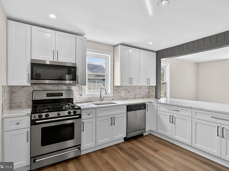 3303 Fairview Rd — Photo 3