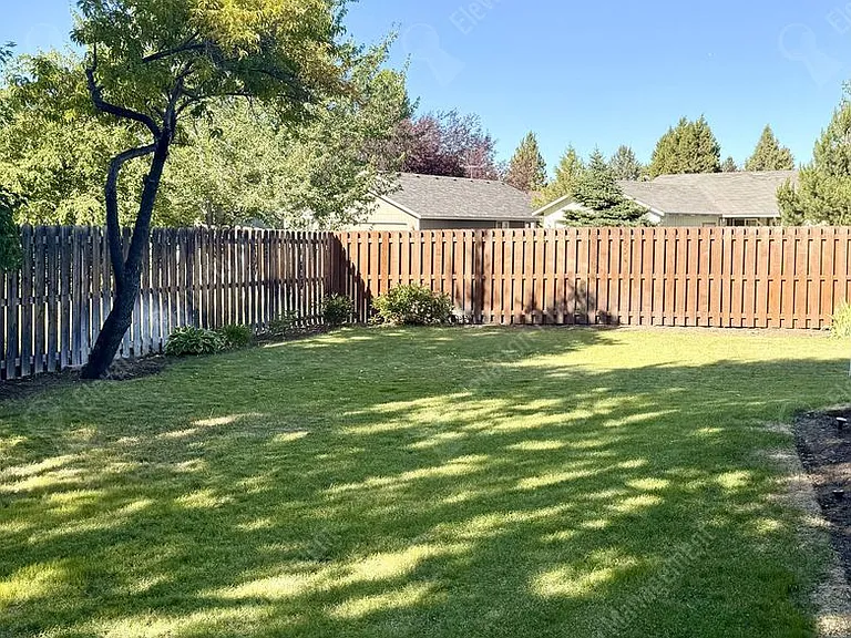 3092 NE Tahoe Ct — Photo 28