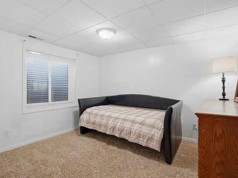 9489 S Kirkside Dr — Photo 16