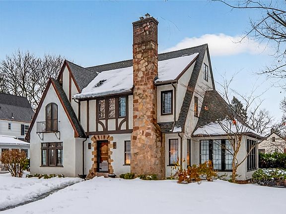 2nd image of 1 San Gabriel Dr