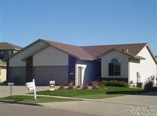 804 S 7th Ave, Brandon, SD 57005