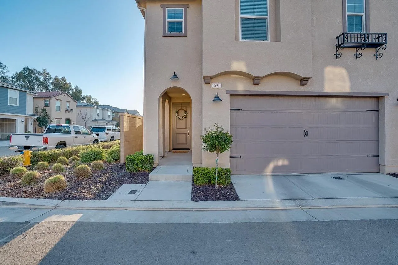 3 bed, 1648 sqft, $2,350 — Photo 3