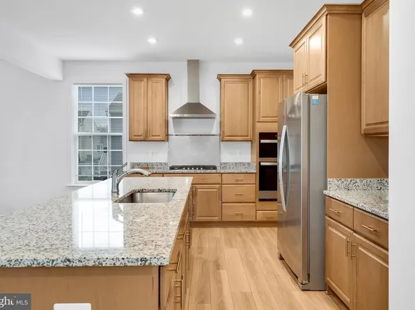 290 Newbury St, Charles Town, WV 25414