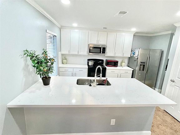 3rd image of 19863 Laurel Trail Dr