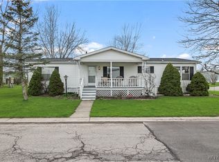 1093 Lockwood Dr, Lockport, NY 14094