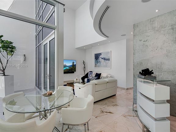 4th image of 548 Fernwood Rd #548