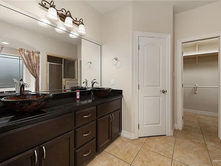 2612 Serrano St — Photo 14